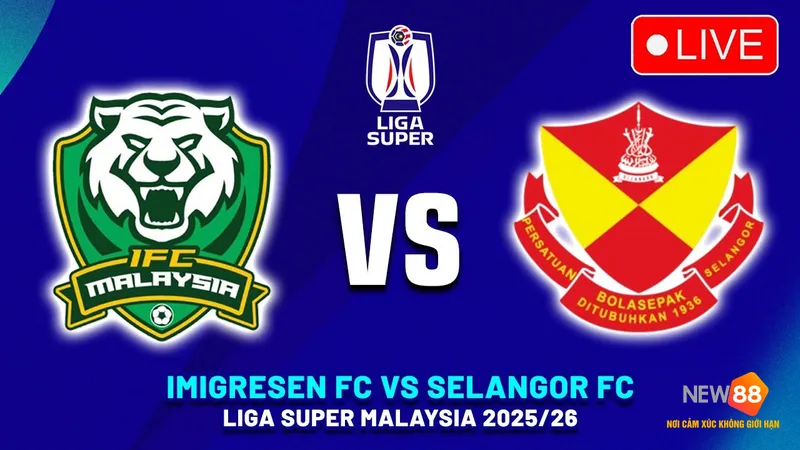 Cầu thủ Imigresen chiến đấu với cầu thủ Selangor để giành quyền kiểm soát bóng